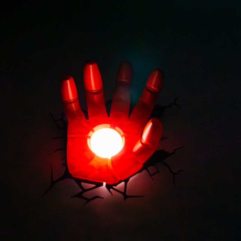 Iron Man 3D Wall Light – Διακοσμητικό Φωτιστικό Τοίχου με Εφέ "Ρωγμής"